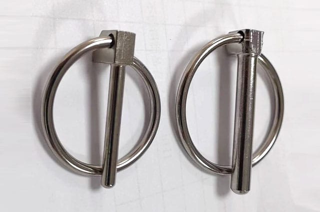 用于赛车车身面板的快拆 D-Ring 紧固件